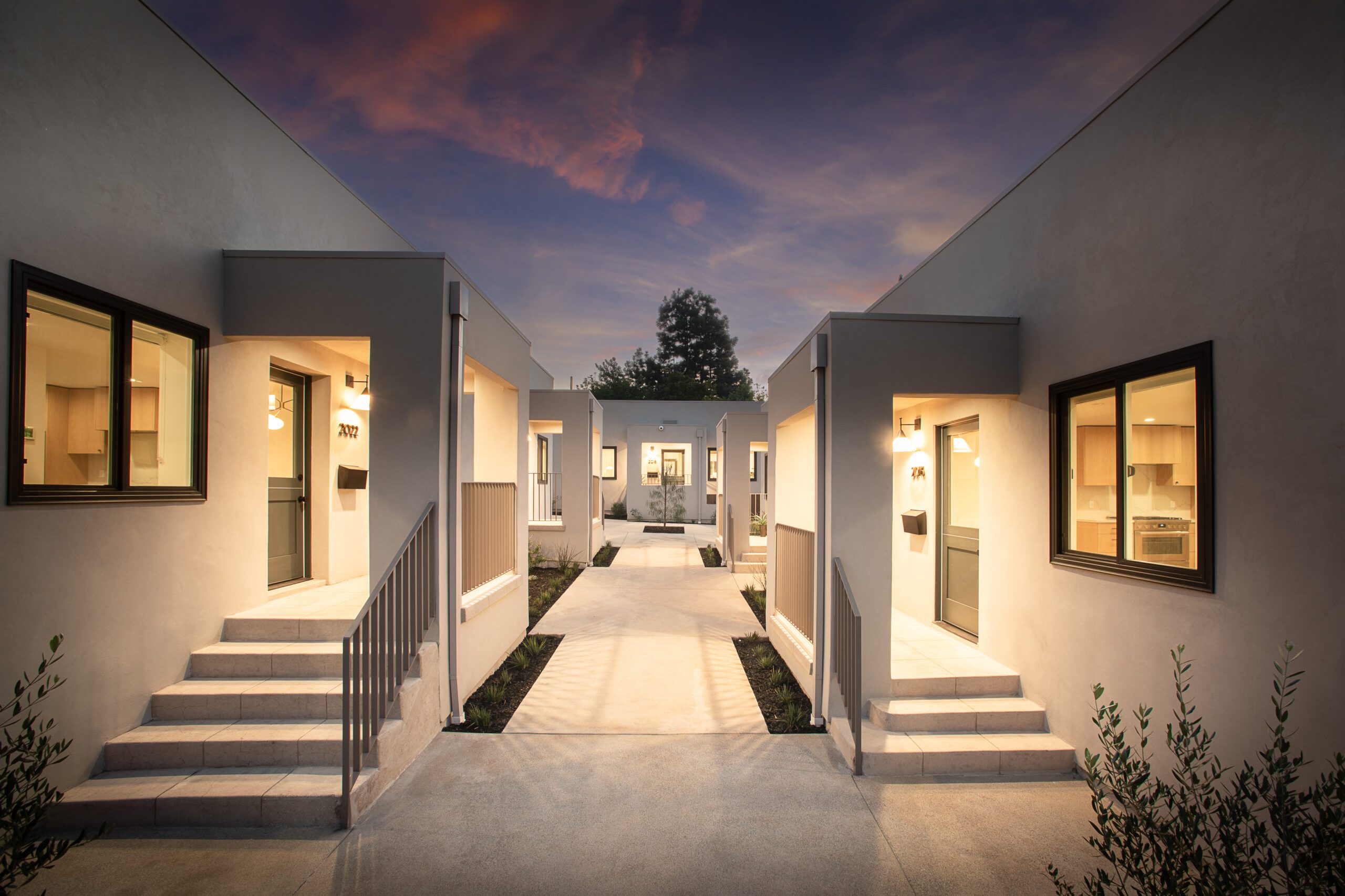 2016 vista del mar - a bungalow multifamily complex in Hollywood